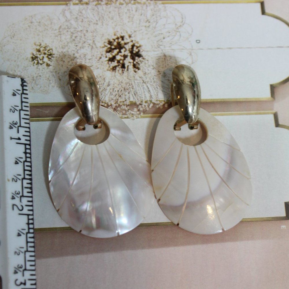 🍓🍓1980's Vintage Abalone Shell Mother Of Pearl Oval Statement Earrings - Picture 12 of 12